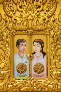 Gold plated sign Toilet