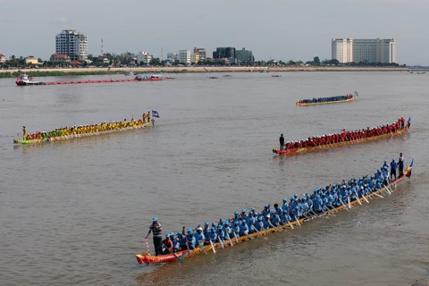 Dragonboats at Bon Om Touk Water Festival on Tonle Sap River