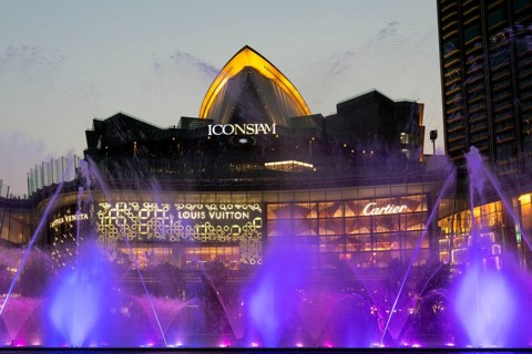 Water games with coloured fountains in front of the IconSiam shopping centre