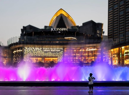 Water games with coloured fountains in front of the IconSiam shopping centre