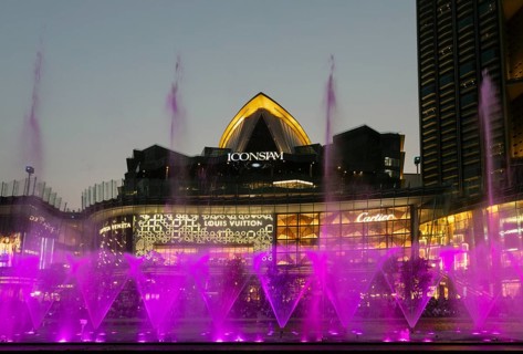 Water games with coloured fountains in front of the IconSiam shopping centre