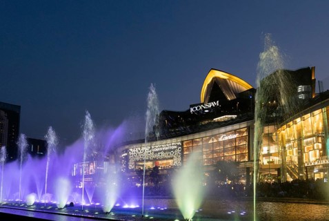 Water games with coloured fountains in front of the IconSiam shopping centre