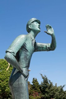 Sculpture Lauenburger Rufer by Karlheinz Goedtke
