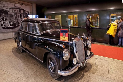 Adenauer's Mercedes 300 with saloon car 10205