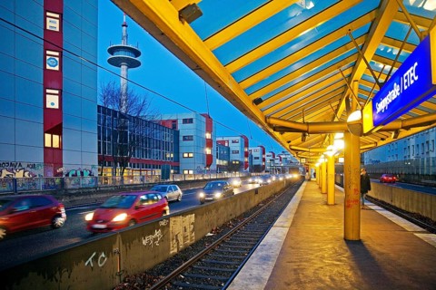 Subway stop Savignystrasse/ETEC directly next to the motorway A 40 at dusk