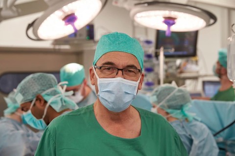 Heart surgeon Prof. Richard Frey in the operating room