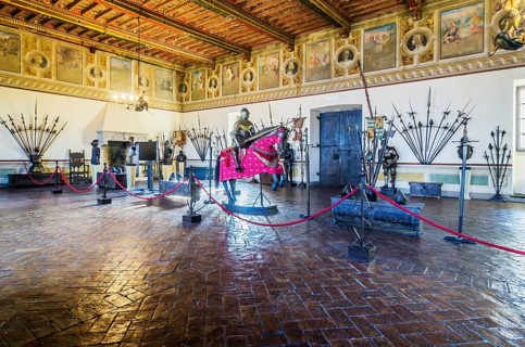 Knight's armor and weapons