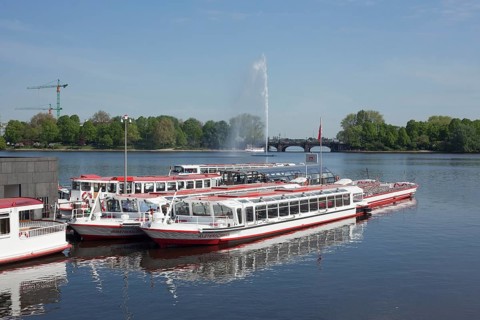 Inner Alster Lake with fountain and Lombardsbrucke