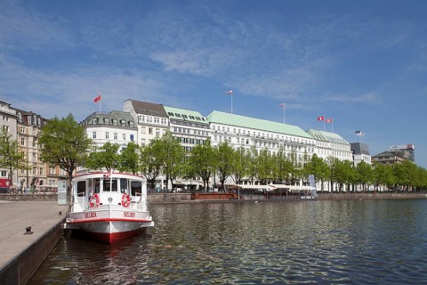 Jungfernstieg with Hotel Vier Jahreszeiten