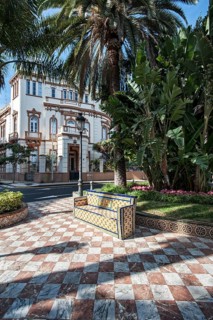 Benches with Azulejo tiles at Plaza 25 de Julio