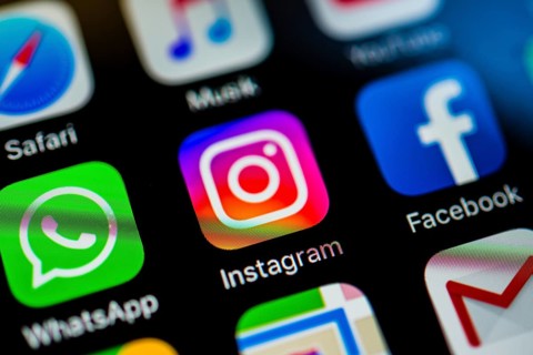 Smartphone screen with WhatsApp
