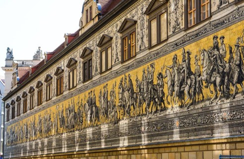 Prince's procession of the Wettins as wall frieze made of Meissen porcelain tiles