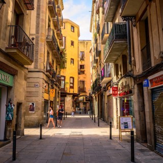 Narrow alleyway