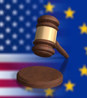 Gavel in front of EU and US flag