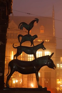Bremer Stadtmusikanten at night