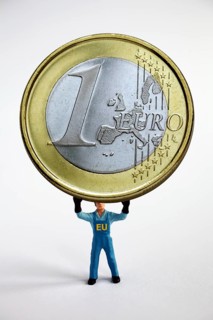 Man holds euro up