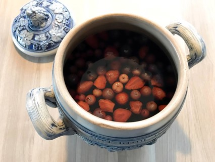 Rumtopf with lid