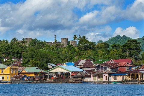 Banda Neira with Fort Belgica