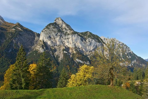 View from the Hasentalalm pasture on the Rosskopf peak