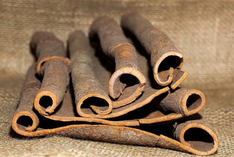 Chinese cassia or Chinese cinnamon (Cinnamomum cassia)