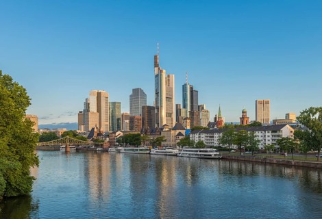Skyline with Eiserner Steg pedestrian bridge