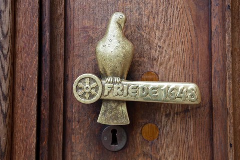Door handle with lettering