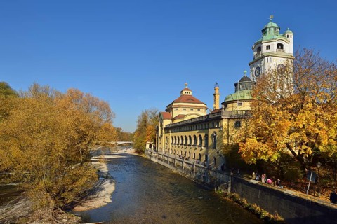 Isar river and Art Deco Mullersches Volksbad