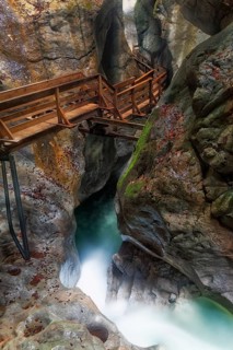 Boardwalk in the Seisenberg Gorge with Weissbach stream