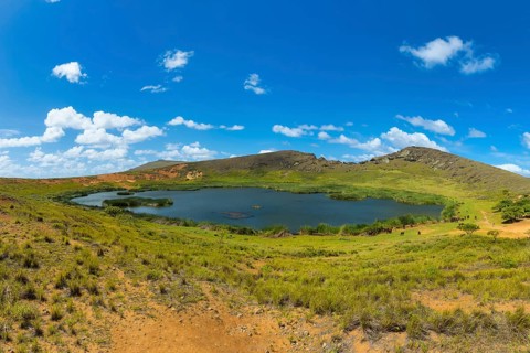 Rano Raraku crater lake