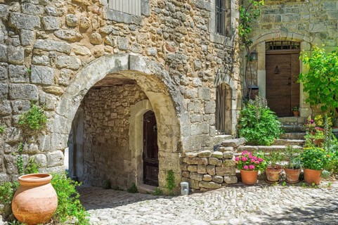 Lane in the medieval village of Oppede-le-Vieux