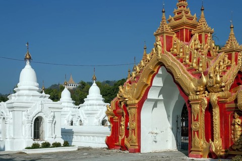 Entrance to the Kuthodaw Pagoda and Maha Lawka Marazein Pagoda