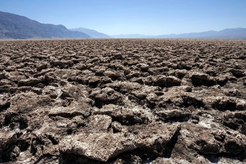 Salt structures on Devil's Golf Course