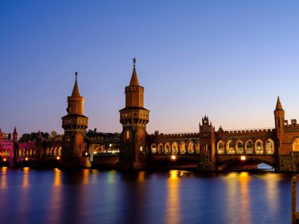 Oberbaum bridge over the Spree in the evening light