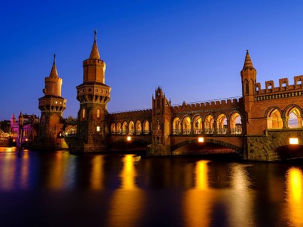 Oberbaum bridge over the Spree in the evening light