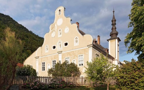 Historical Erlahof
