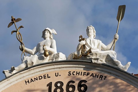 Gable figures