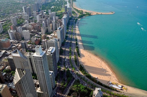 Chicago skyline and turquoise Lake Michigan