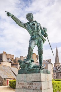 Statue of Robert Surcouf