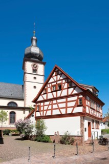 Parish Church of St. Laurentius and former smithy