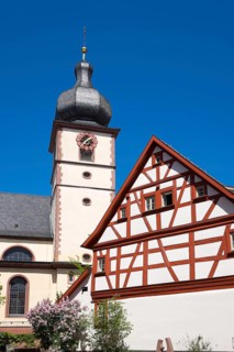 Parish Church of St. Laurentius and former smithy