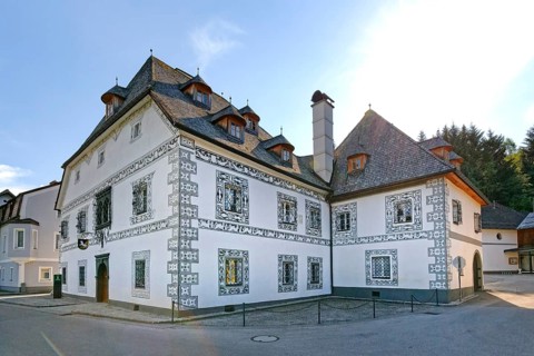 Amon House with sgraffito