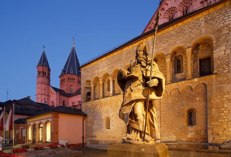 Saint Boniface in front of Gotthard Chapel