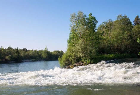 Loisach-Isar-Canal at the mouth to the river Isar