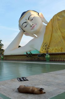 Statue of reclining Buddha
