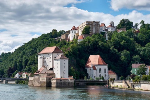 View over the Danube to the castle Veste Oberhaus and Veste Niederhaus
