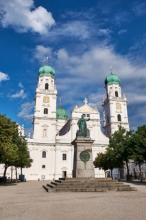 Cathedral St. Stephan with the statue of King Maximilian Joseph I of Bavaria Passau