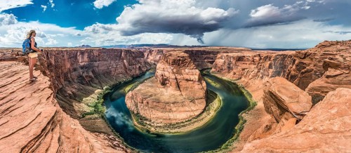 Tourist on a rock overlooking the Horseshoe Bend