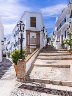 White houses in narrow alleyway