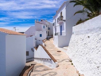 White houses in narrow alleyway