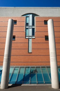 Two columns with the 8th and 9th article of the Human Rights